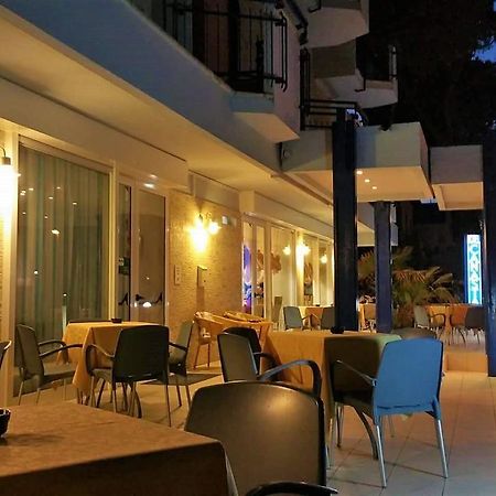 Hotel Canasta Riccione Eksteriør billede