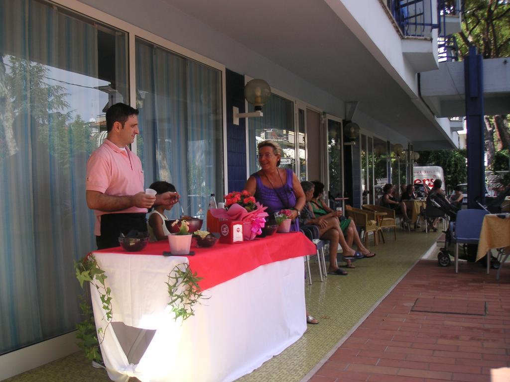 Hotel Canasta Riccione Eksteriør billede