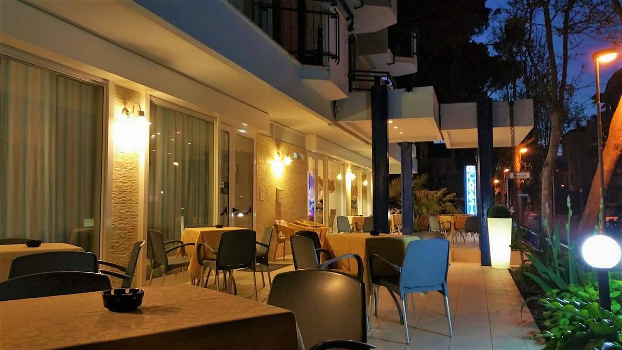 Hotel Canasta Riccione Eksteriør billede