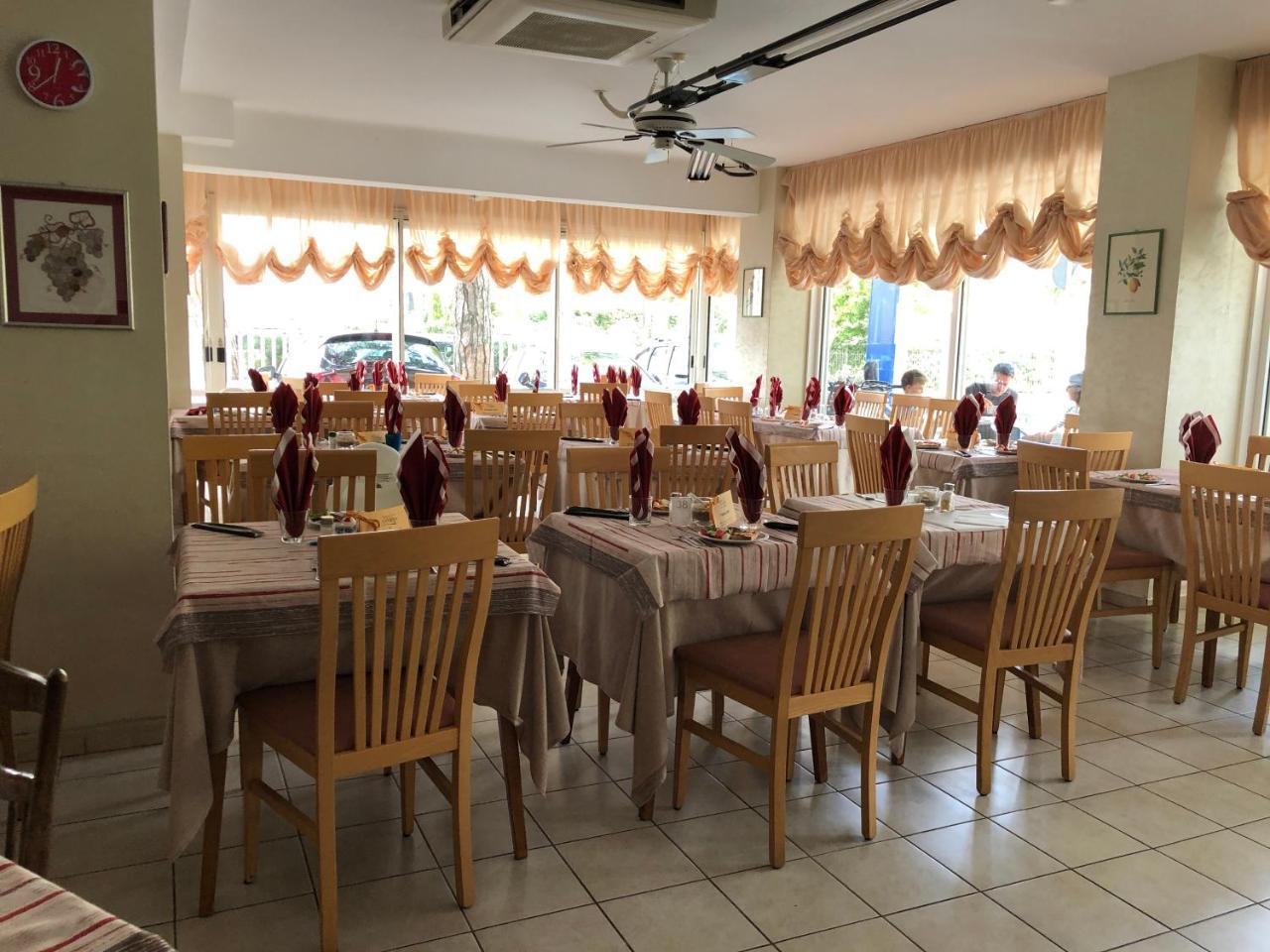 Hotel Canasta Riccione Eksteriør billede